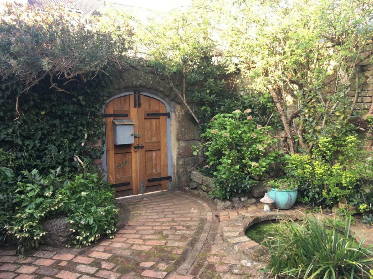 Secret Garden Cottage Exeter Exterior photo