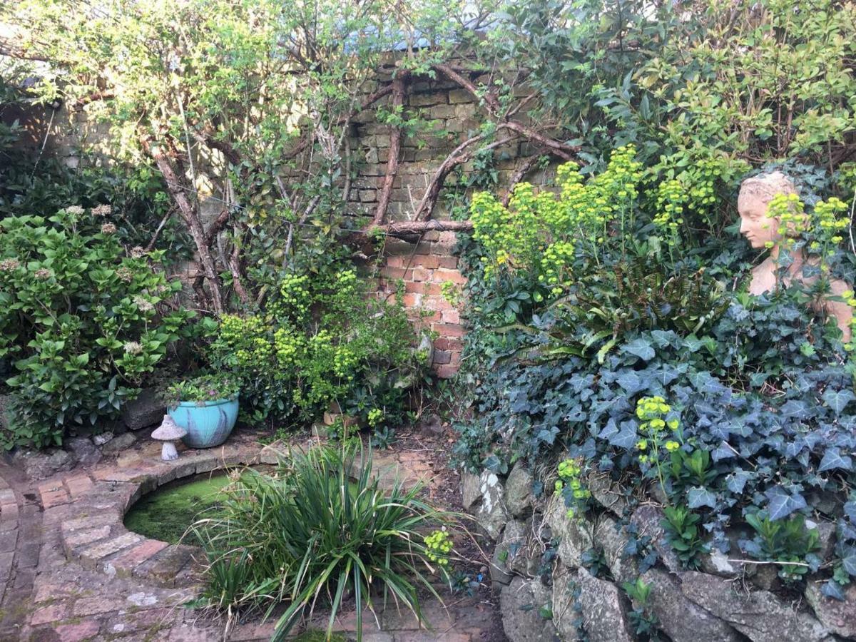 Secret Garden Cottage Exeter Exterior photo