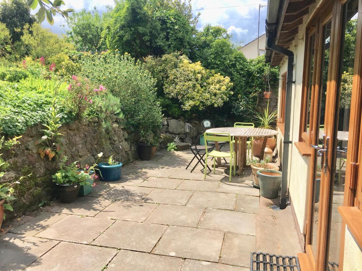 Secret Garden Cottage Exeter Exterior photo