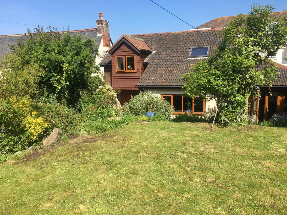 Secret Garden Cottage Exeter Exterior photo
