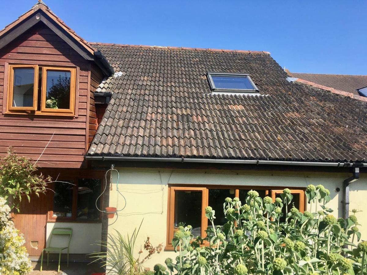 Secret Garden Cottage Exeter Exterior photo